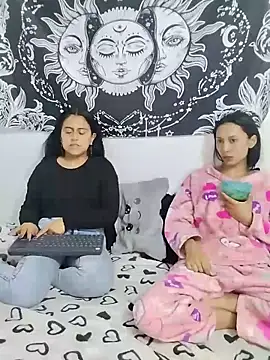 Snapshot of emily_n_abby chatting on 06-09-26, 01:12 emily n abby online show from 06-09-26, 01:12