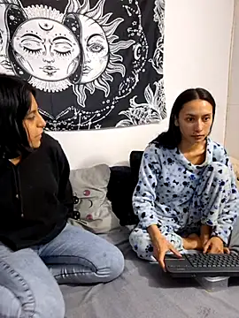 Snapshot of emily_n_abby chatting on 06-27-26, 01:39 emily n abby online show from 06-27-26, 01:39