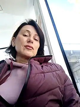 Snapshot of Luna_7777 chatting on 10-31-25, 09:43 Luna 7777 online show from 10-31-25, 09:43