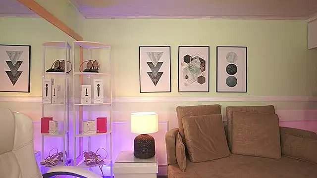 EmilyTurneer online show from 04-16-26, 07:14