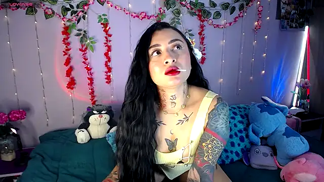 Snapshot of NathallyRouse chatting on 11-24-25, 02:44 NathallyRouse online show from 11-24-25, 02:44