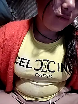 Snapshot of Sinhlinh2020 chatting on 03-08-26, 03:43 Sinhlinh2020 online show from 03-08-26, 03:43