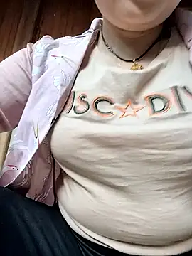 Snapshot of Sinhlinh2020 chatting on 03-19-26, 09:13 Sinhlinh2020 online show from 03-19-26, 09:13