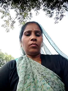 OliveGreen22 online show from 10-21-25, 06:03