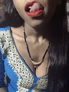 Itz Aisha   online show from 12-17-25, 09:37