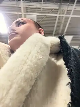 KiraSunshine online show from 11-27-25, 04:14