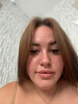 Snapshot of KiraSunshine chatting on 06-26-26, 03:44 KiraSunshine online show from 06-26-26, 03:44