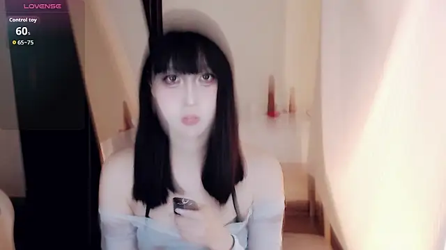 Snapshot of Xiaowen-wen chatting on 10-21-25, 02:51 Xiaowen-wen online show from 10-21-25, 02:51