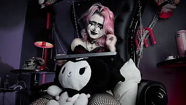 Snapshot of Navier__ chatting on 02-20-26, 10:32 Navier online show from 02-20-26, 10:32