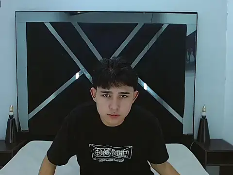 Snapshot of Tom_0001 chatting on 12-16-25, 12:54 Tom 0001 online show from 12-16-25, 12:54