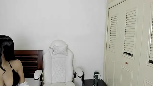 tifanymonroe online show from 12-21-25, 11:17