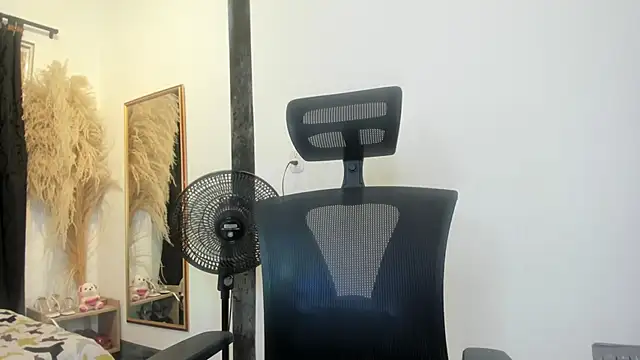 Inaya Khalifa online show from 02-17-26, 01:13