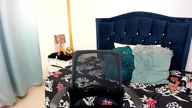 Inaya Khalifa online show from 04-17-26, 12:13