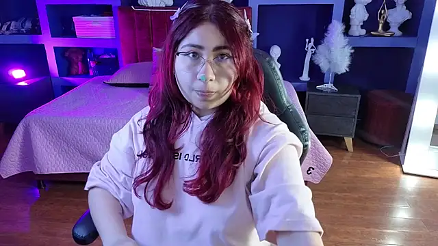 littlee red online show from 12-18-25, 08:37