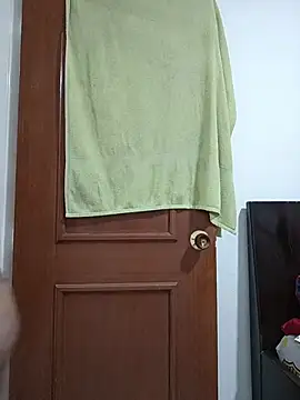 Ladyswap online show from 11-30-25, 07:40