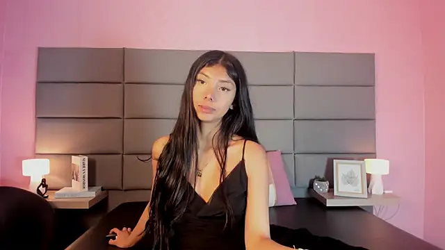 Isabella Marsh online show from 11-21-25, 01:10