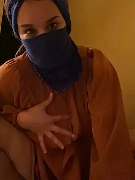 SaraChouchou online show from 11-07-25, 10:32