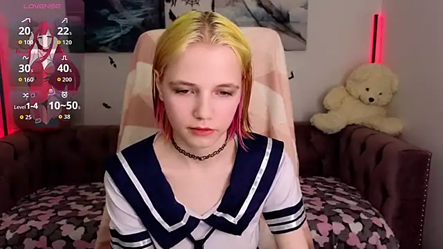 Snapshot of MitaSide chatting on 10-29-25, 08:54 MitaSide online show from 10-29-25, 08:54