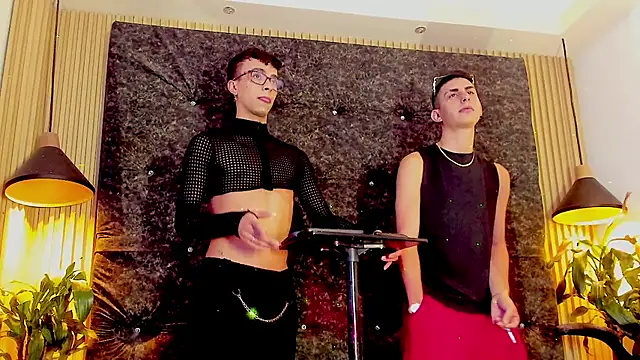 Snapshot of the_fenix_boy chatting on 10-28-25, 05:11 the fenix boy online show from 10-28-25, 05:11