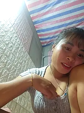 Squirrel-Pear online show from 10-23-25, 04:01