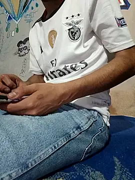 Snapshot of Pedropuente200 chatting on 11-21-25, 09:35 Pedropuente200 online show from 11-21-25, 09:35