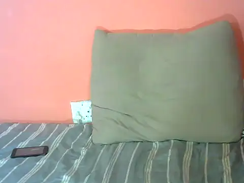 Snapshot of SexySlender_ chatting on 10-30-25, 01:56 SexySlender online show from 10-30-25, 01:56