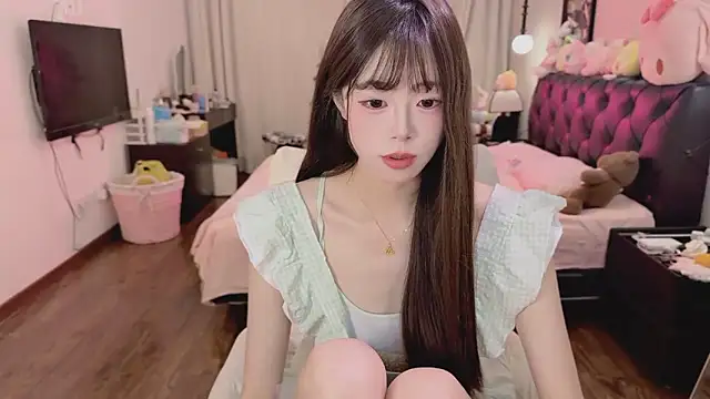 Snapshot of Onecutelittle chatting on 05-08-26, 02:11 Onecutelittle online show from 05-08-26, 02:11