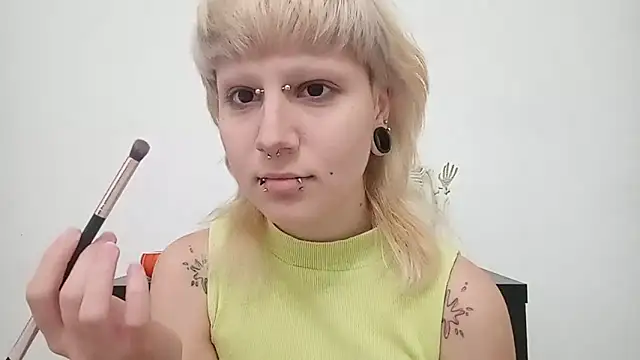 Snapshot of VetaBeghtol chatting on 11-20-25, 04:29 VetaBeghtol online show from 11-20-25, 04:29