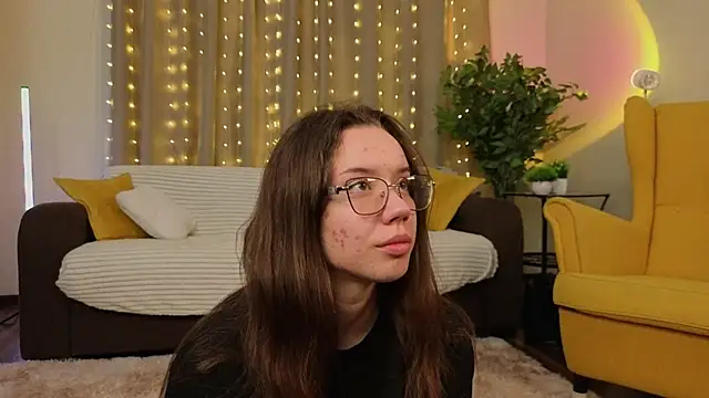 Snapshot of FabiolaCowing chatting on 11-24-25, 06:07 FabiolaCowing online show from 11-24-25, 06:07