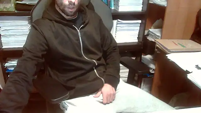 Snapshot of topg84 chatting on 10-23-25, 11:09 topg84 online show from 10-23-25, 11:09