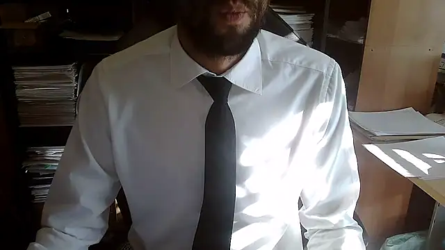 Snapshot of topg84 chatting on 10-27-25, 12:31 topg84 online show from 10-27-25, 12:31