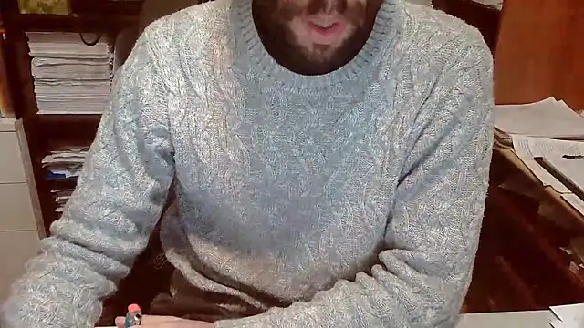 Snapshot of topg84 chatting on 10-31-25, 07:42 topg84 online show from 10-31-25, 07:42