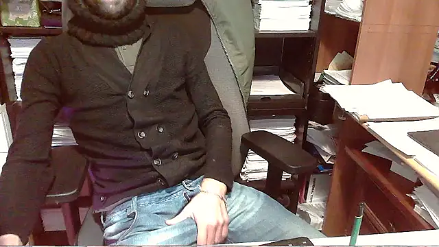 Snapshot of topg84 chatting on 11-06-25, 05:25 topg84 online show from 11-06-25, 05:25