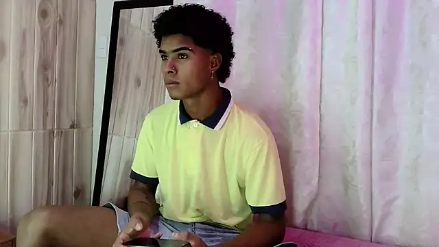 Snapshot of Pasion_morena chatting on 11-18-25, 01:11 Pasion morena online show from 11-18-25, 01:11