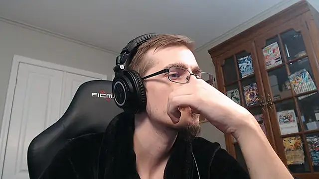 Snapshot of CasuallyCorrupt chatting on 11-22-25, 01:15 CasuallyCorrupt online show from 11-22-25, 01:15