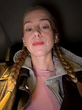 kira mia online show from 11-25-25, 03:12