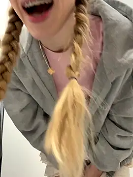 kira mia online show from 12-13-25, 07:53