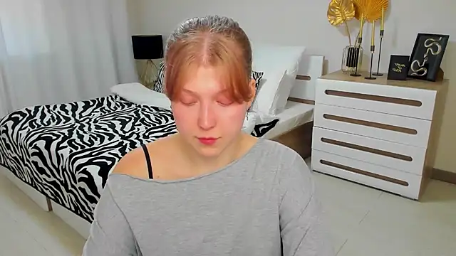 Stella Light online show from 10-25-25, 04:20