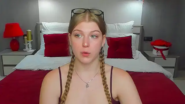 Snapshot of Stella_Light chatting on 07-07-26, 07:23 Stella Light online show from 07-07-26, 07:23