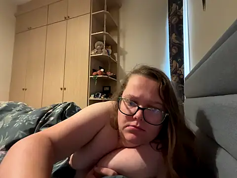 Scarletcum22 online show from 10-19-25, 08:59