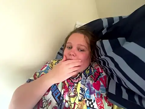 Scarletcum22 online show from 04-19-26, 02:16