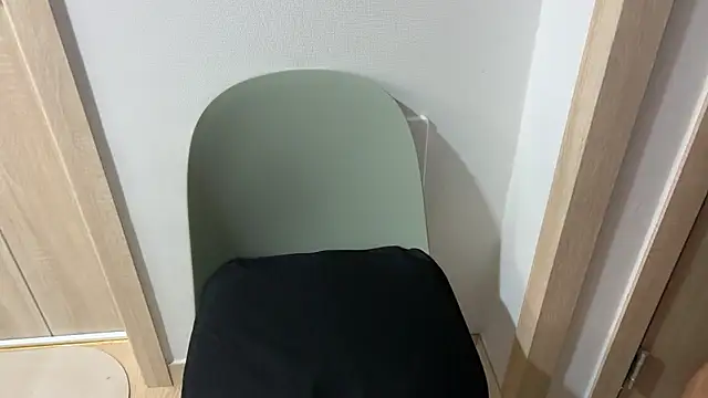 Snapshot of jihoooon_00 chatting on 11-28-25, 02:31 jihoooon 00 online show from 11-28-25, 02:31