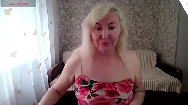 Snapshot of LadyKriss chatting on 05-29-26, 03:48 LadyKriss online show from 05-29-26, 03:48