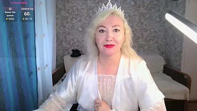 Snapshot of LadyKriss chatting on 07-10-26, 04:17 LadyKriss online show from 07-10-26, 04:17