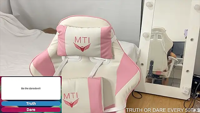 Snapshot of julia_mendes chatting on 11-21-25, 03:38 julia mendes online show from 11-21-25, 03:38