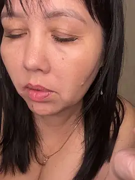 Snapshot of Love__Mom chatting on 10-24-25, 06:26 Love Mom online show from 10-24-25, 06:26