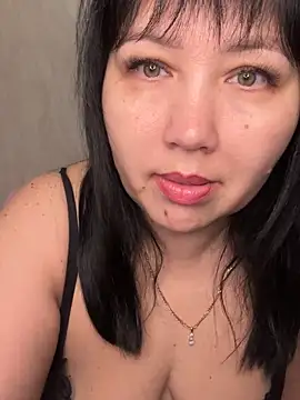 Snapshot of Love__Mom chatting on 11-17-25, 04:40 Love Mom online show from 11-17-25, 04:40