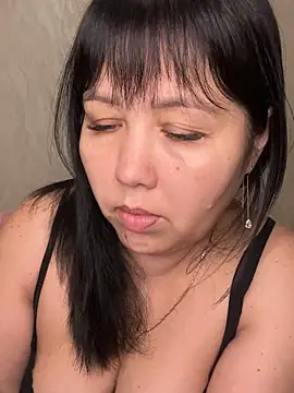 Snapshot of Love__Mom chatting on 11-24-25, 03:45 Love Mom online show from 11-24-25, 03:45