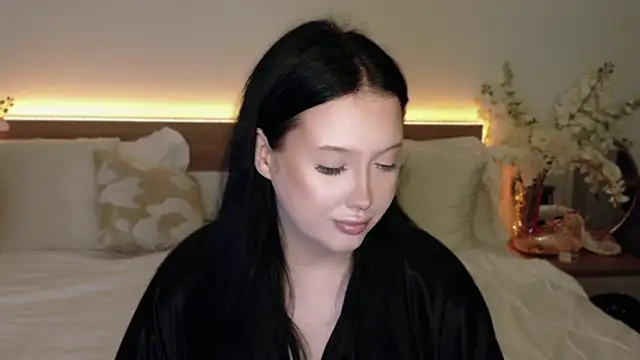 Felicia Herceg online show from 10-24-25, 06:04