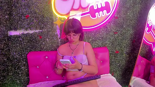 Snapshot of Ivy__storm chatting on 11-18-25, 10:14 Ivy storm online show from 11-18-25, 10:14